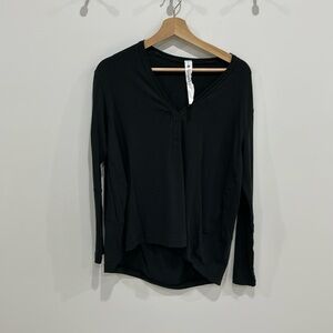 Lululemon back in action v neck. Size 2